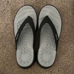 Crocs sandals thongs